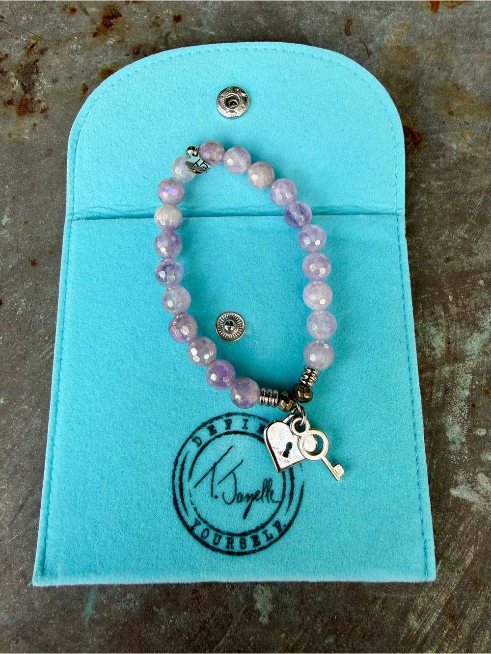 T Jazelle Mauve Beaded Heart & Key Charm Bracelet